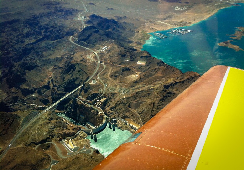 Hoover Dam plane